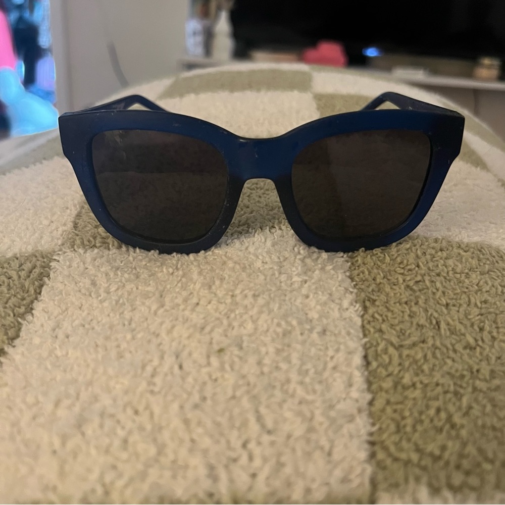 quay blue sunglasses, gently used 🕶️